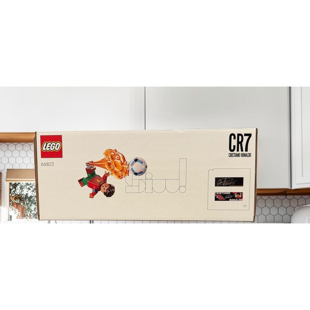 LEGO 66823 Editions Cristiano Ronaldo Collector's Set Co-Pack, Building Toy with - Picture 4 of 8